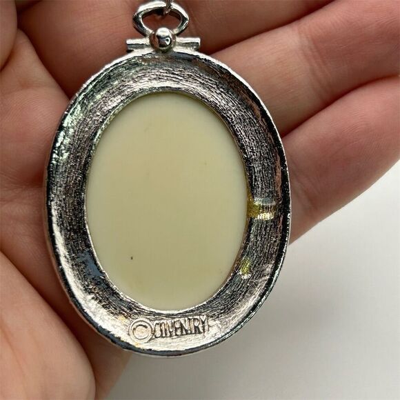 Vintage Sarah Coventry Floral Tapestry Pendant Necklace Silver Tone Oval 21" - Picture 4 of 8